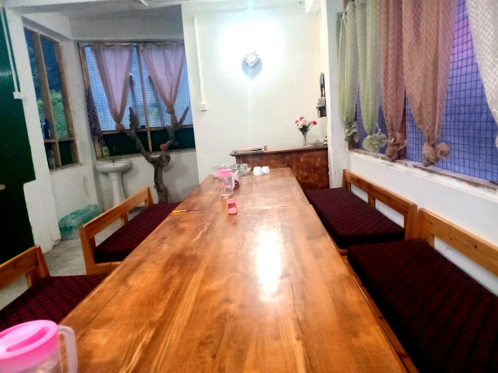 Indoor Dining & Tea Space